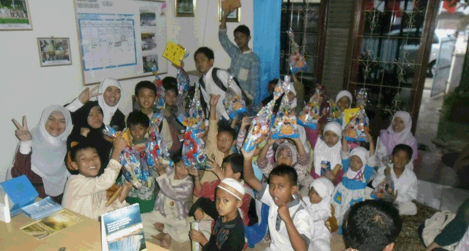 Menjadi Pengasuh Anak Yatim Walau Tidak Ada Anak Yatim di Rumah